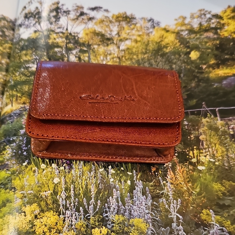 Sophisticated Brown Leather Card Holder with Minimalist Design